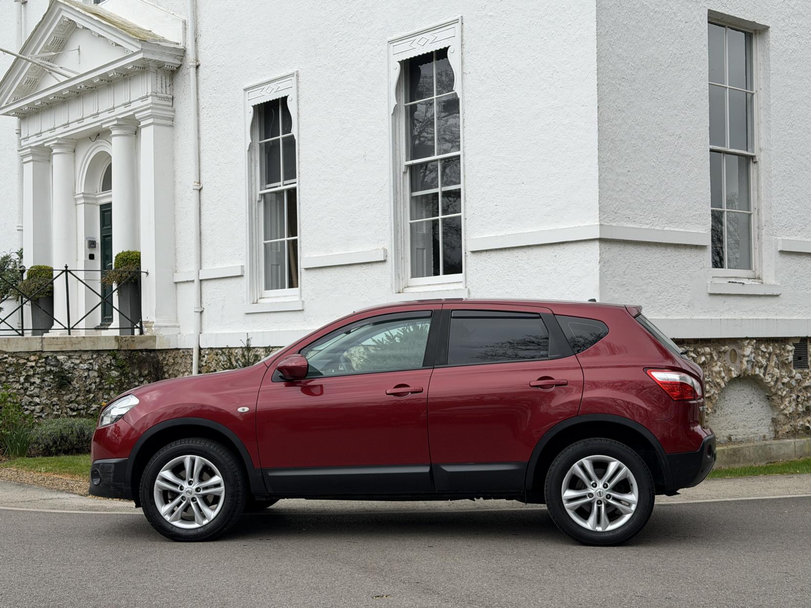 Nissan Qashqai 1.6 Acenta SUV 5dr Petrol CVT 2WD Euro 5 (117 ps)